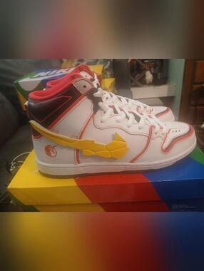 Mens Rare Edition Amarillo Nike Dunks Hi Tops with Velcro swoosh &Decals NIB